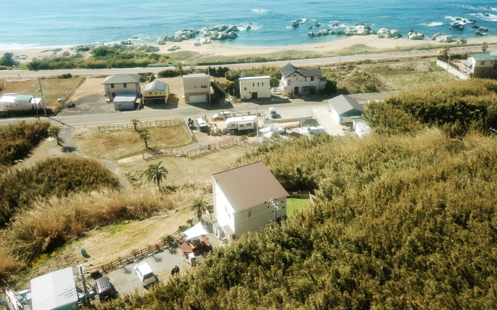 【白い砂浜が綺麗な根本海岸（空撮）】