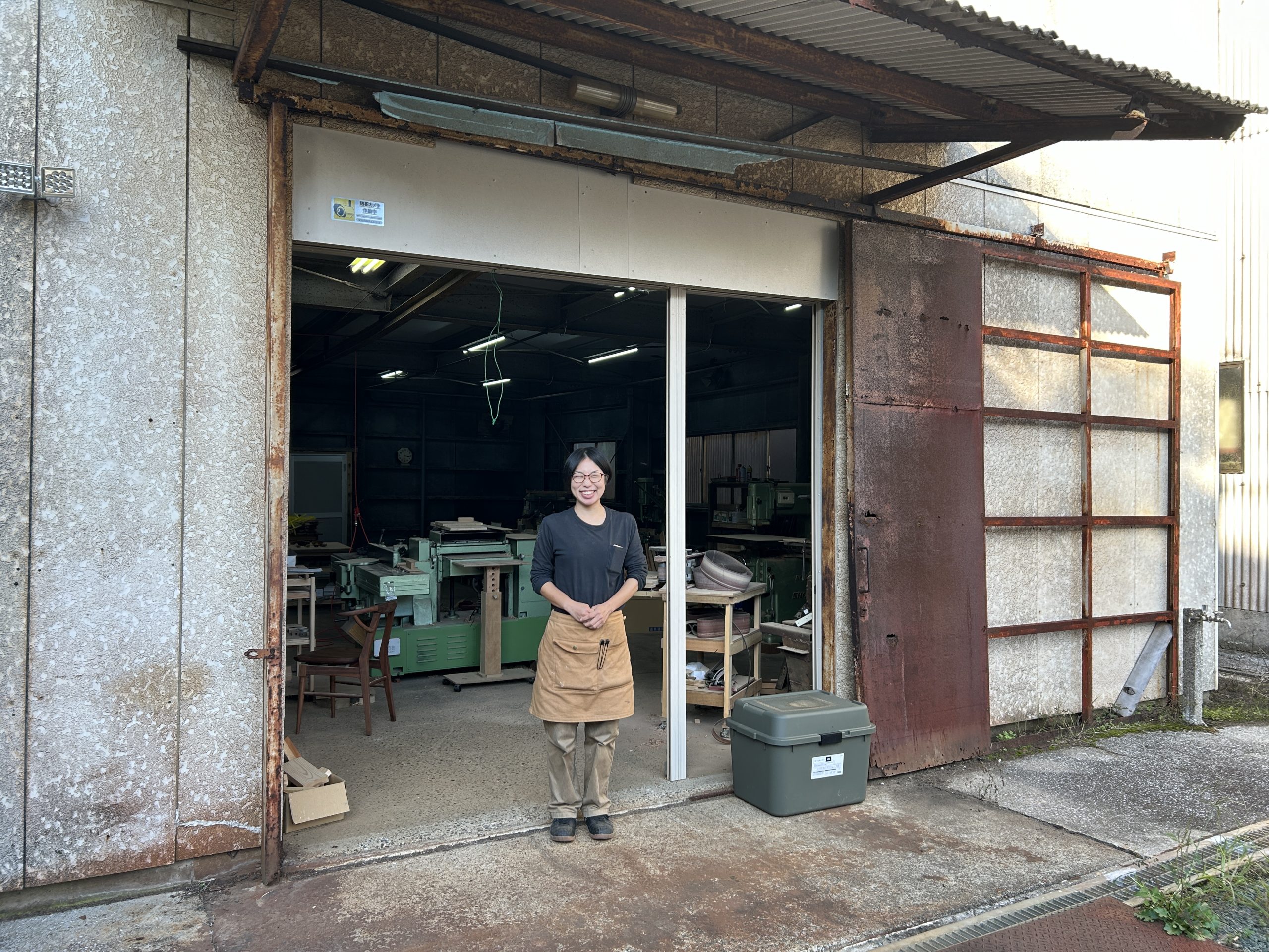 工房（建物）と秋谷さん