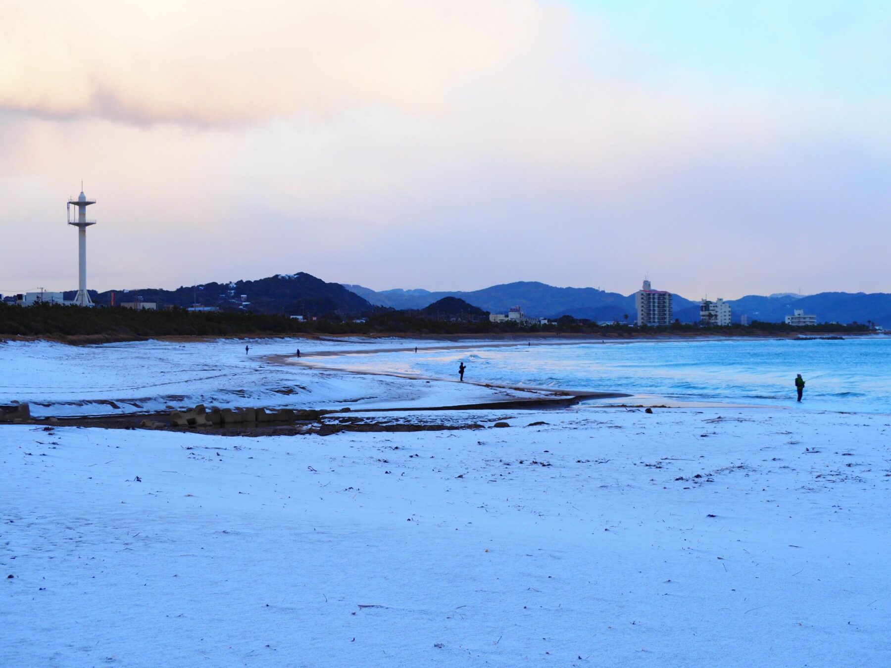 雪化粧の砂浜/千倉海岸